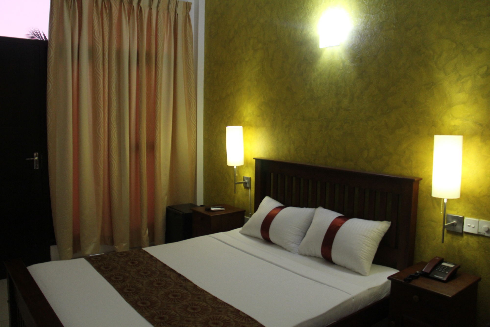 Zendara Hotel Негомбо Экстерьер фото